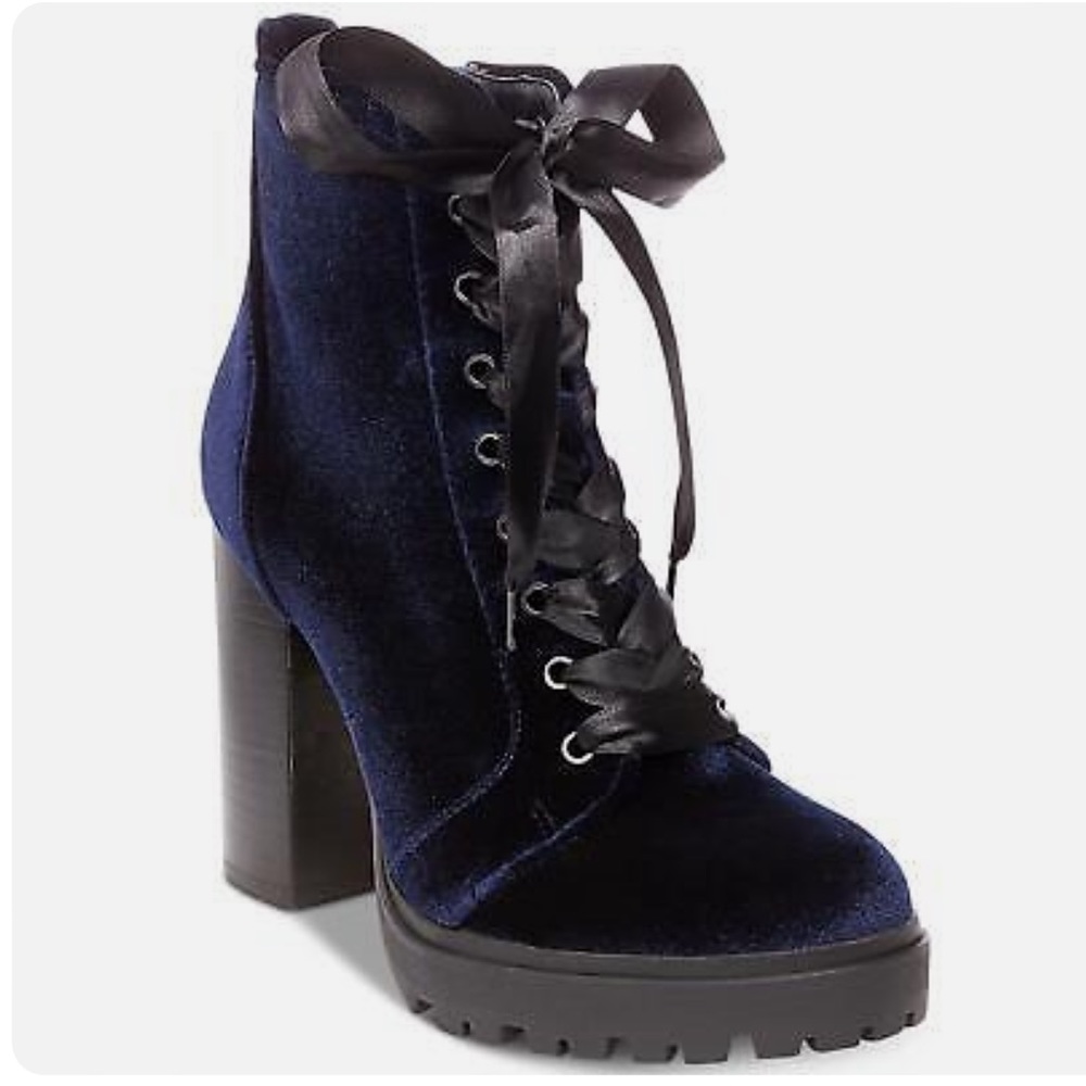 Women’s Steeve Madden Dark Blue Heeled Velvet Boots Size 8.5